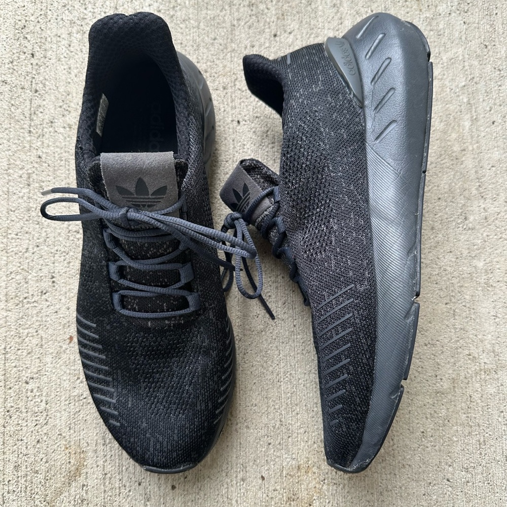 adidas Originals Men's Swift Run 22 Sneaker Size 10.5